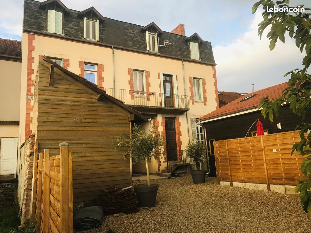 Local commercial 10 pièces 628 m² · à Montluçon · 628 m² · 575 000 €