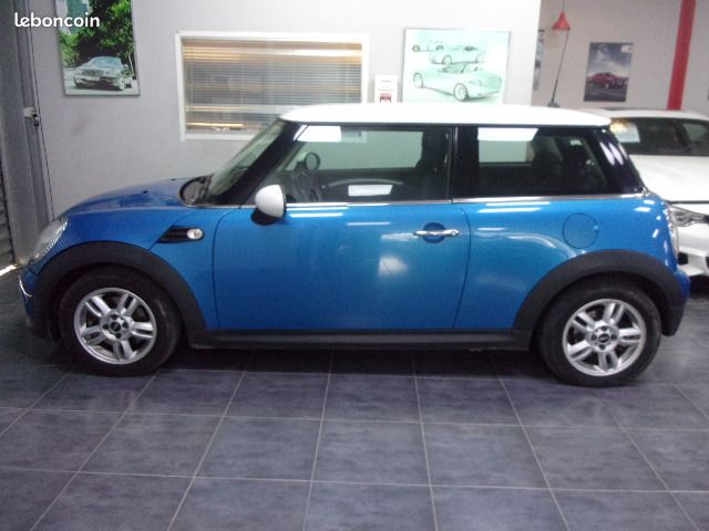 Mini cooper ii 1.6 122 cv cooper 01/12 152mkm jantes alu 15/clim auto/vol xfonct/bluetooth /regulateur/radio cd (image 5)