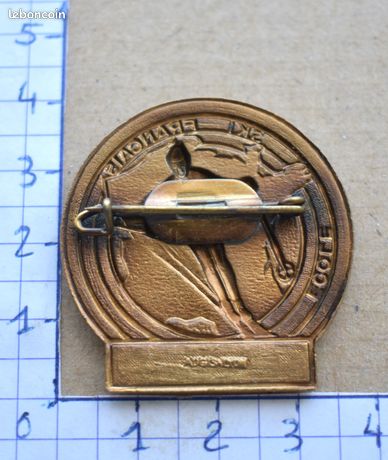 ANCIEN INSIGNE BROCHE ECOLE DE SKI FRANCAIS TOUSSUIRE AUGIS LYON Savoie