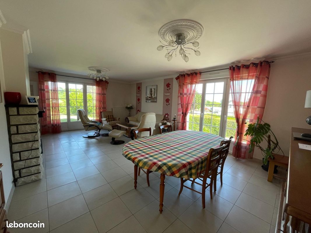 Maison 12 pièces 253 m² · à Vitré · 253 m² · 390 000 €