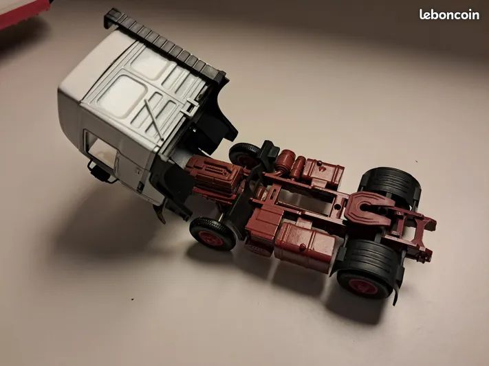 CAMION TRACTEUR RENAULT magnum F1 marque Eligor échelle 1/43eme en trés