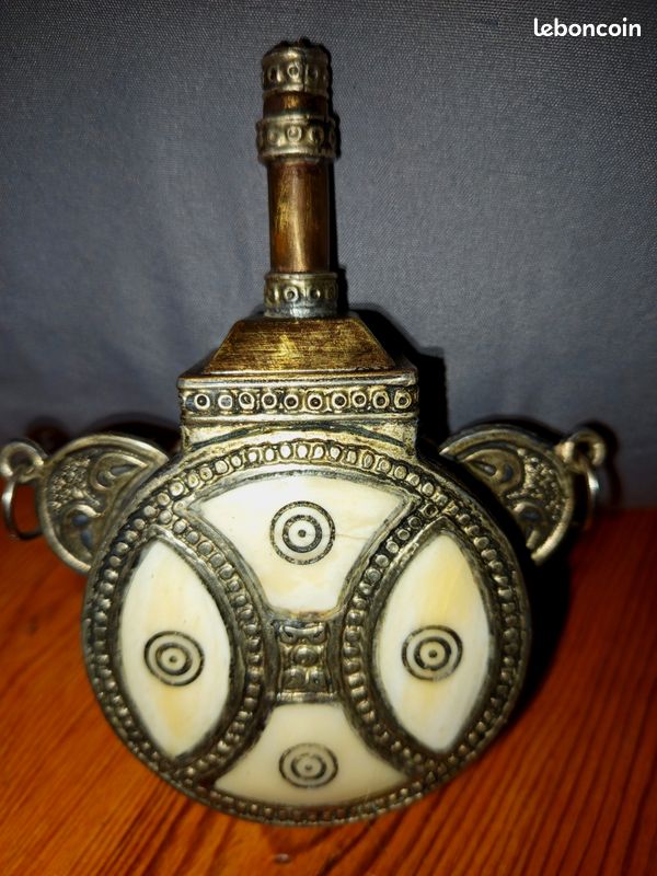 Poire à poudre ottomane ancienne - laiton et incrustation os - XIXe siècle - Collection