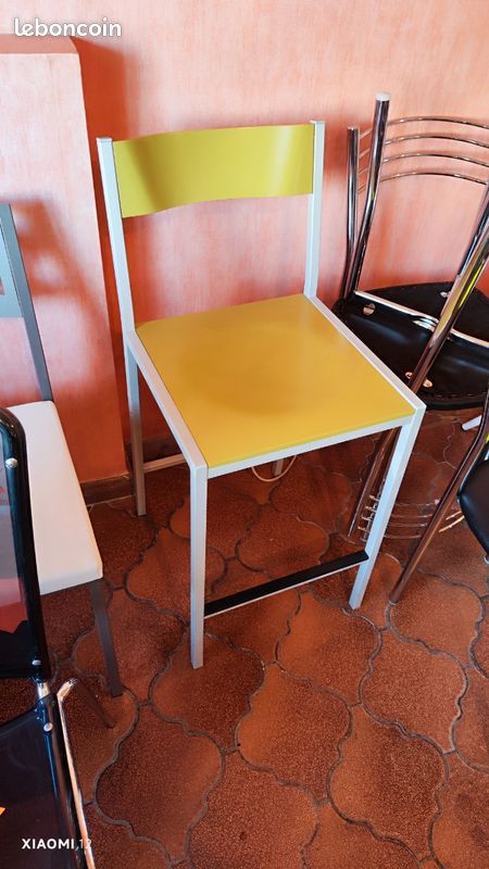 Diverses chaises hautes et tabouret (image 1)