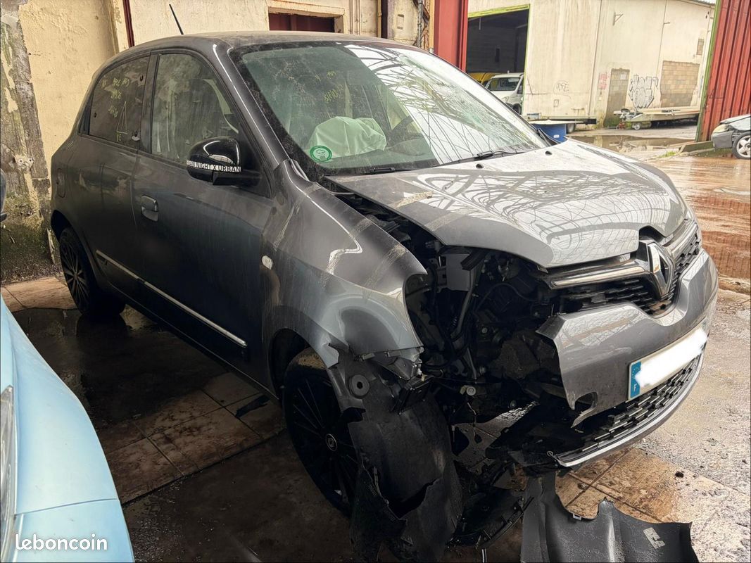 Renault twingo electrique urban night accidente (image 2)