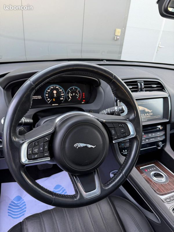 JAGUAR F-PACE - 3.0D - V6 - 300 ch - 4X4 - PORTFOLIO - GARANTIE 3 MOIS (image 17)