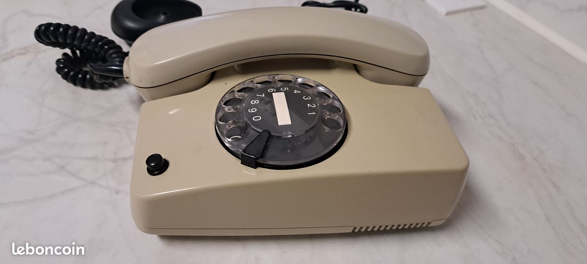 Téléphone allemand Siemens à cadran Années 1980 (image 12)