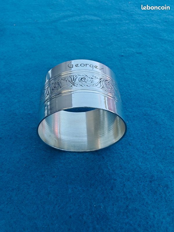 🍽️ Rond de serviette ancien métal argenté gravé "Georges" (image 2)