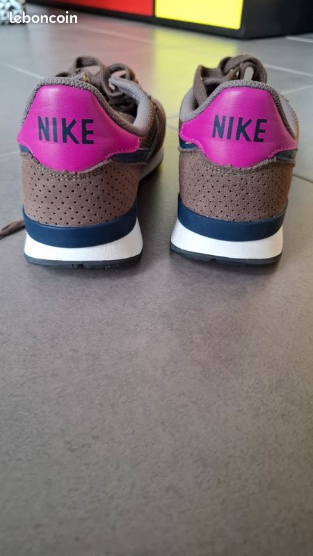 Nike Shoe Basket Nike Internationalist Rose Et Gris Baskets Tennis