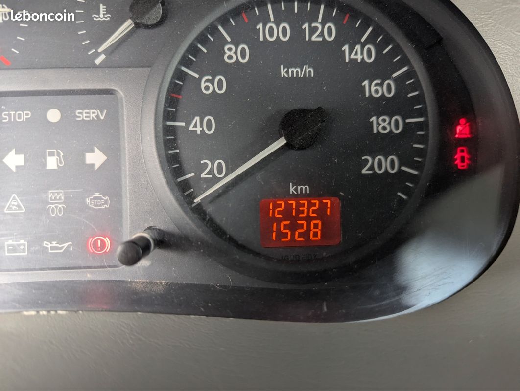 Très beau renault trafic 9 places 1.9 dci 82cv occamobile 64 pau (image 5)