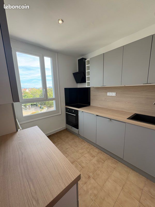 Appartement 4 pièces 67 m² · à Montélimar · 67 m² · 800 €/mois