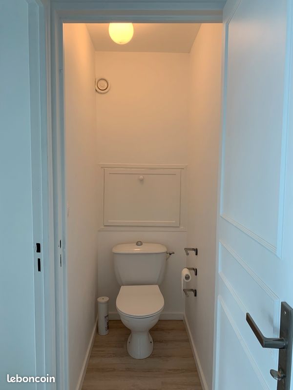 Jolie chambre meublée (image 8)