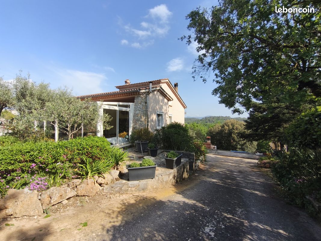 Maison 6 pièces 210 m² · à Flassans-sur-Issole · 210 m² · 449 000 €