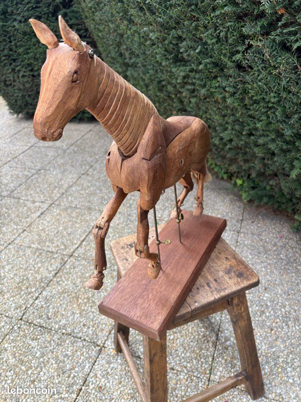 SCULPTURE COUPLE DE Chevaux avec leur Poulain en Régule sur Socle EUR