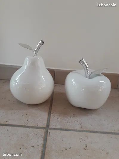 Lot de 1 Pomme et 1 Poire Blanches Décoratives – Céramique Laquée blanc (image 1)