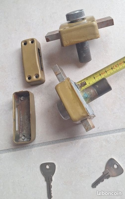 Lot de 2 Verroux identiques BRICARD 40 euros le lot (image 2)