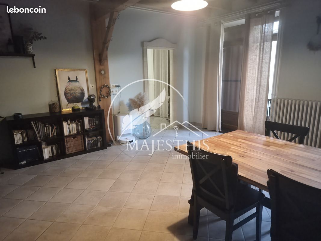 Maison 6 pièces 178 m² · à Saint-Genès-de-Blaye · 178 m² · 990 €