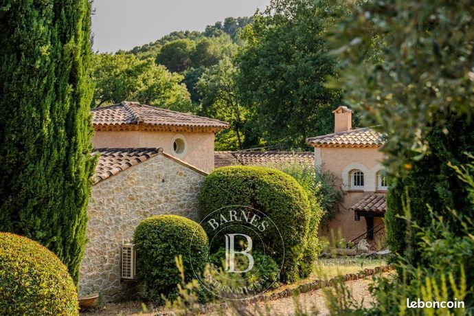 Villa 9 pièces 340 m²