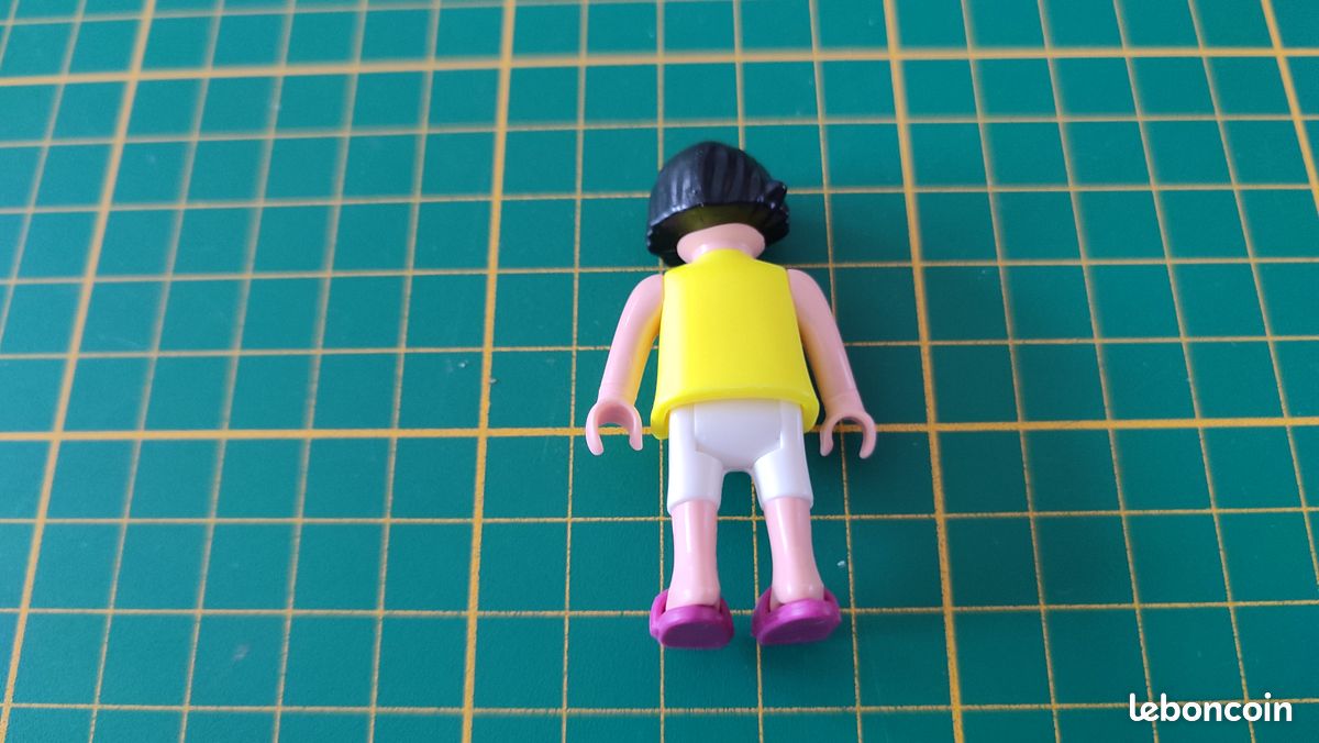 Personnage fille cheveux bruns référence 30113350 pièce détachée Playmobil #D67 (image 2)