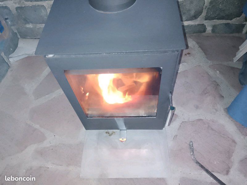 Cheminée feu de bois (image 1)