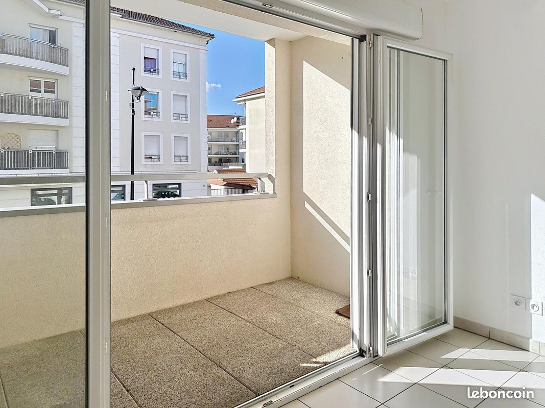 Appartement 3 pièces 52 m² · à Meyzieu · 52 m² · 196 000 €