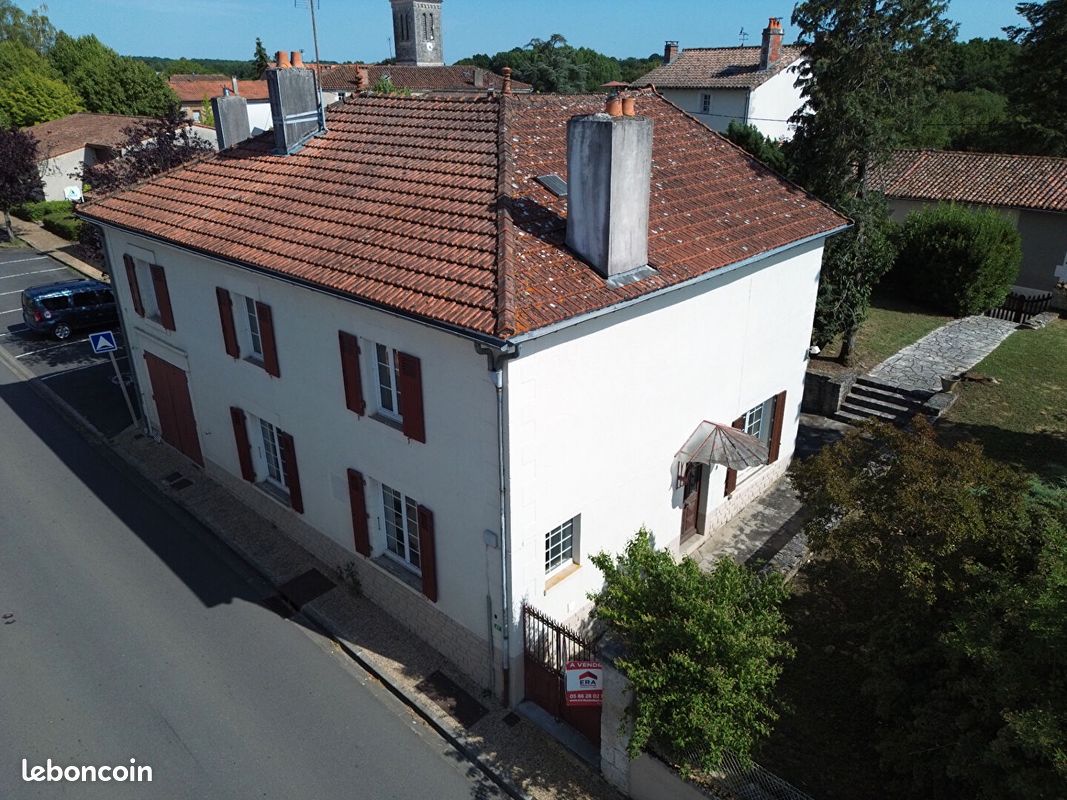 Maison 8 pièces 188 m² · à Saint-Laurent-de-Céris · 188 m² · 115 500 €