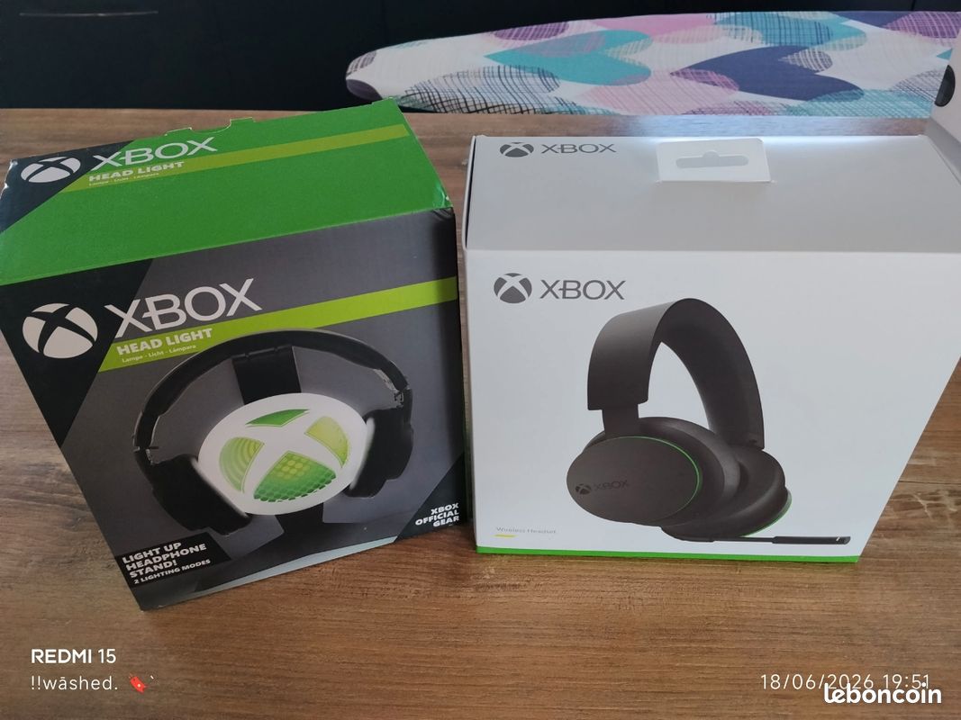 Lot d'un casque xbox gamer et un support pour casque xbox (image 1)