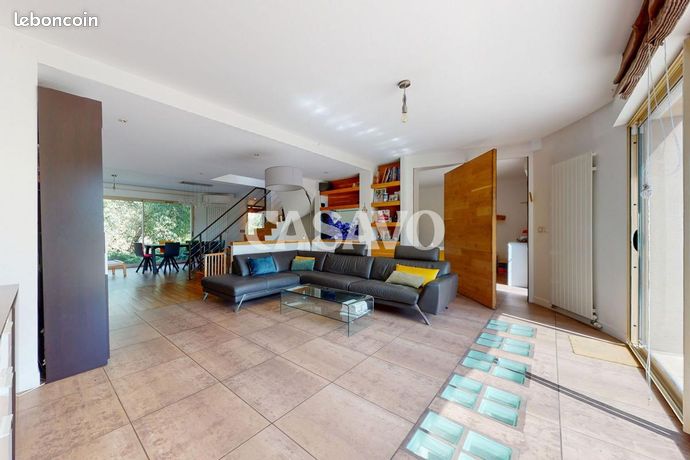 Maison 8 pièces 300 m²