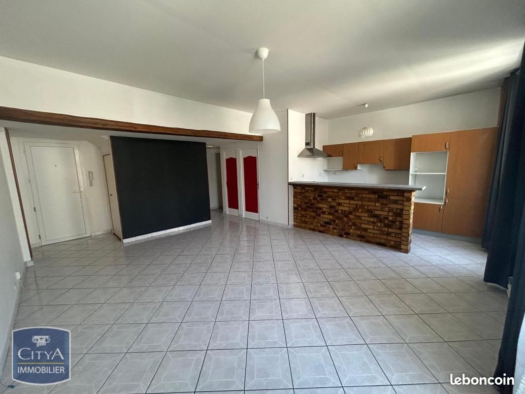 Appartement 1 pièce 56 m² · à Charleville-Mézières · 56 m² · 500 €