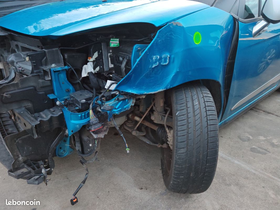 Ds3 accidentée (image 7)