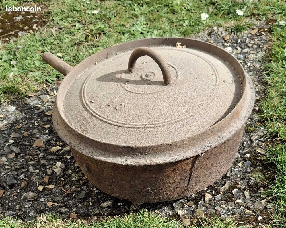 Poêlon ancien en fonte avec son couvercle (image 1)
