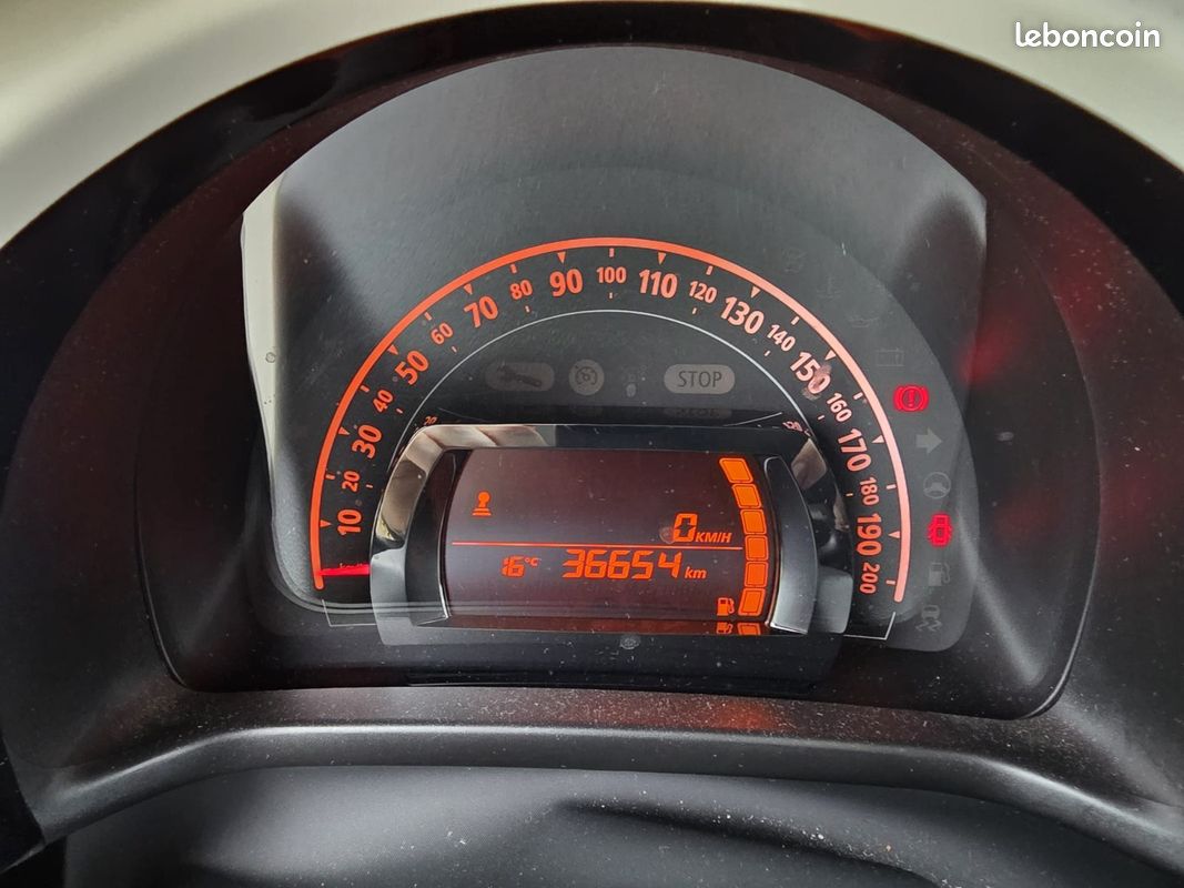 RENAULT TWINGO III SCe 65 Equilibre (image 9)