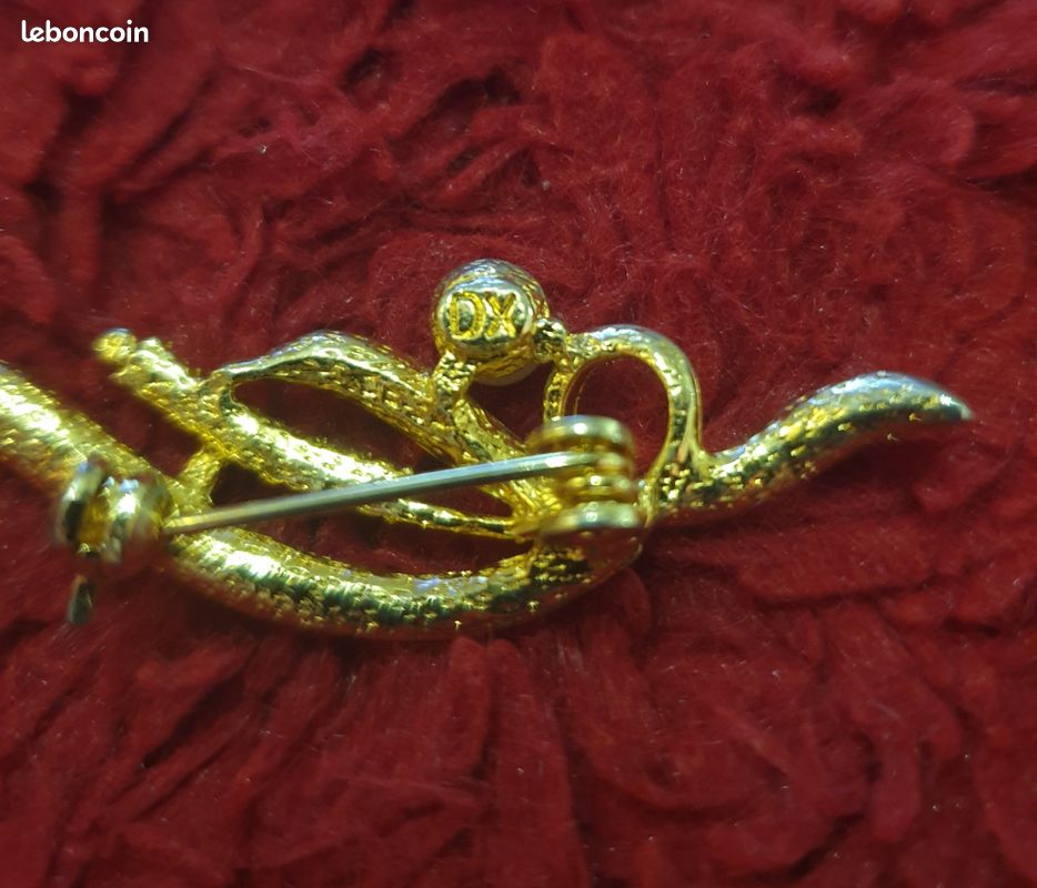 Broche Fantaisie dorée forme Grenouille sertie de Strass à Obernai