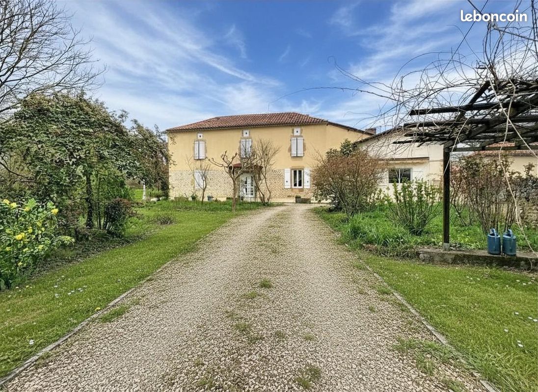 Maison 7 pièces 243 m² · à Plaisance · 243 m² · 279 800 €
