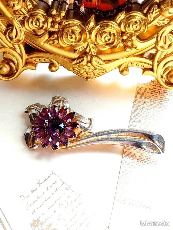 Broche Vintage En Marcassite Avec Pierre Violette Centre - Très Bon état - Bijou Occasion élégant