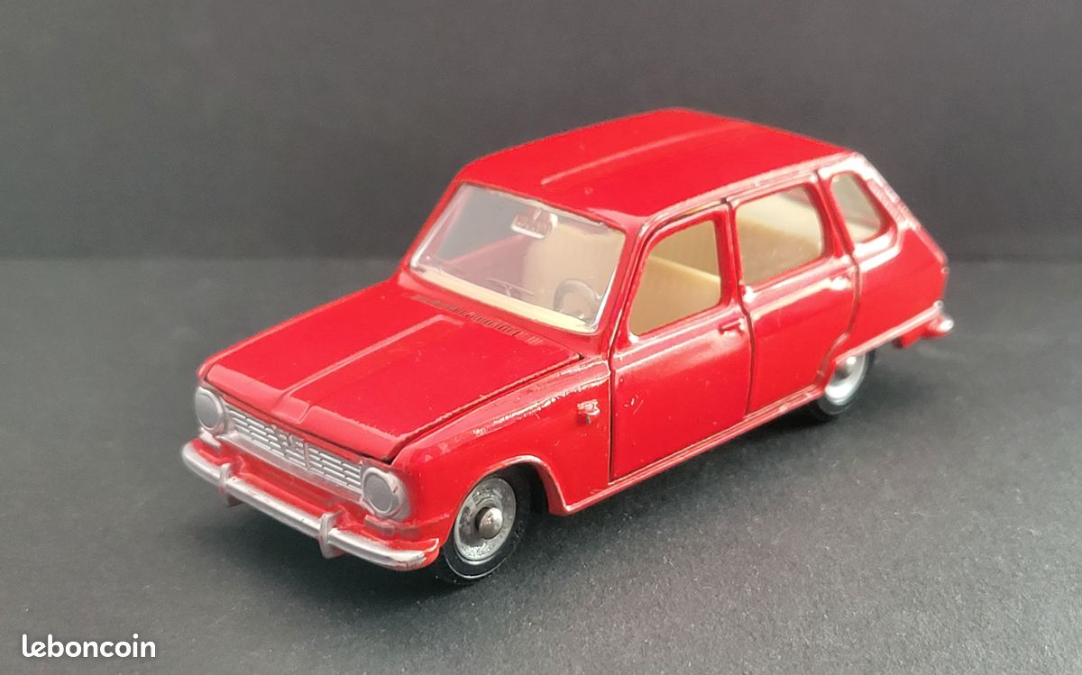 DINKY TOYS Renault 6 n°1416, rouge, une rayure. Boite tachée