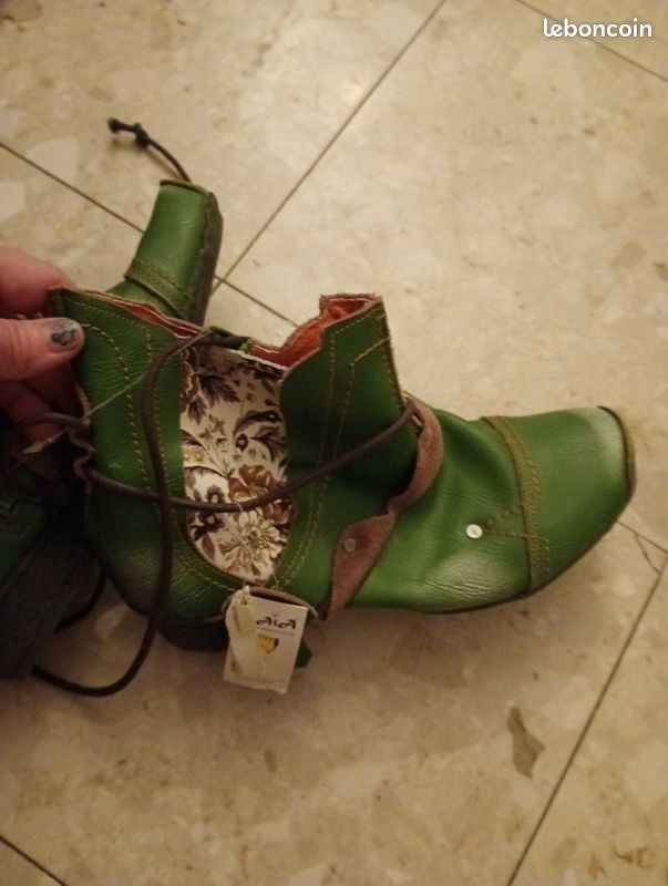 Bottines artisanales en cuir vert – Style Bohème / Féérique (image 2)