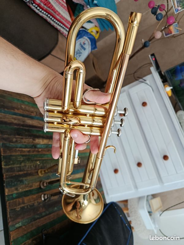 Trompette YTR Yamaha-2335 + Housse + 3 Sourdines + Micro de Pavillon + huile, chiffon et graisse TRES BON ETAT Embouchure Bach (image 3)