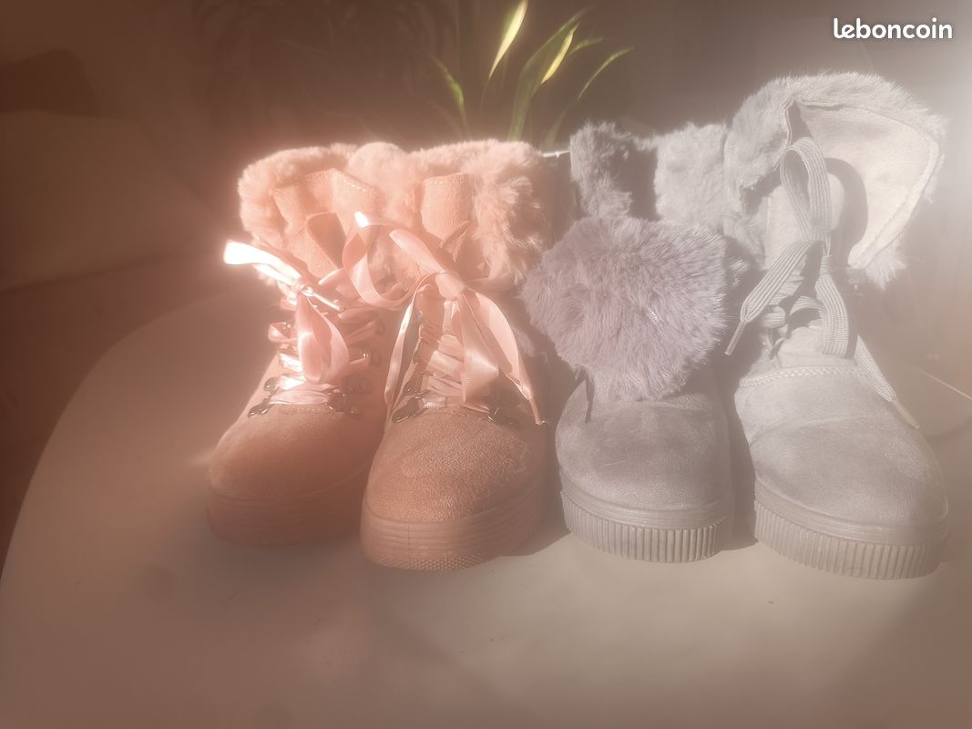 Vends 2 paires de boots fourrées grises et roses (image 1)