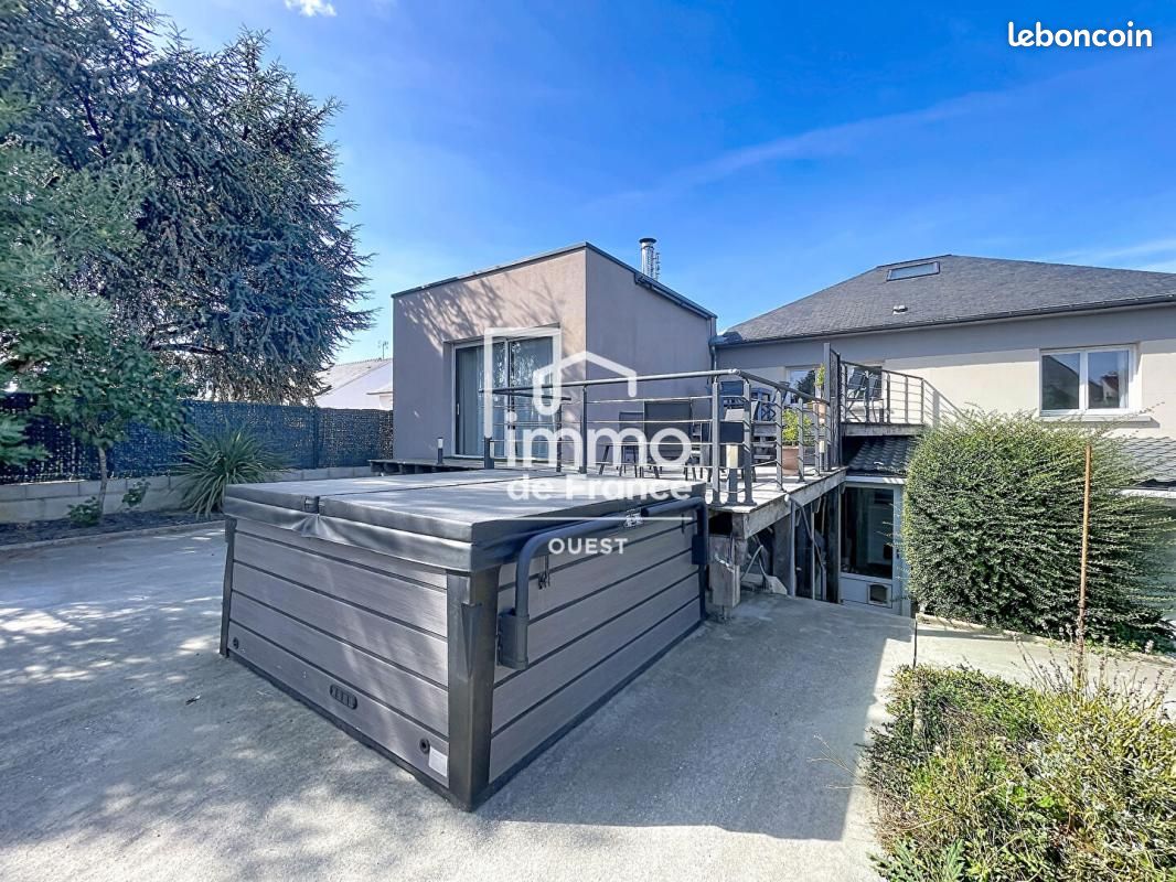 Maison 7 pièces 151 m² · à Évron · 151 m² · 281 000 €