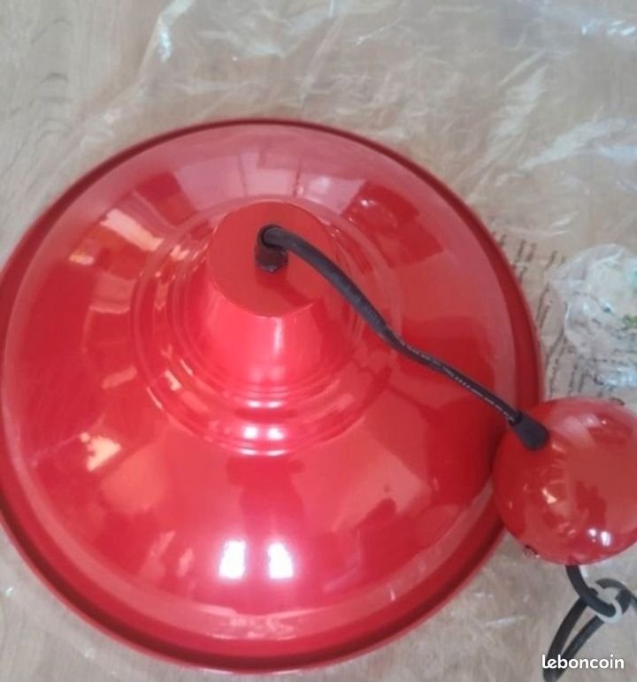 Magnifique lustre rouge ( intérieur blanc) (image 1)