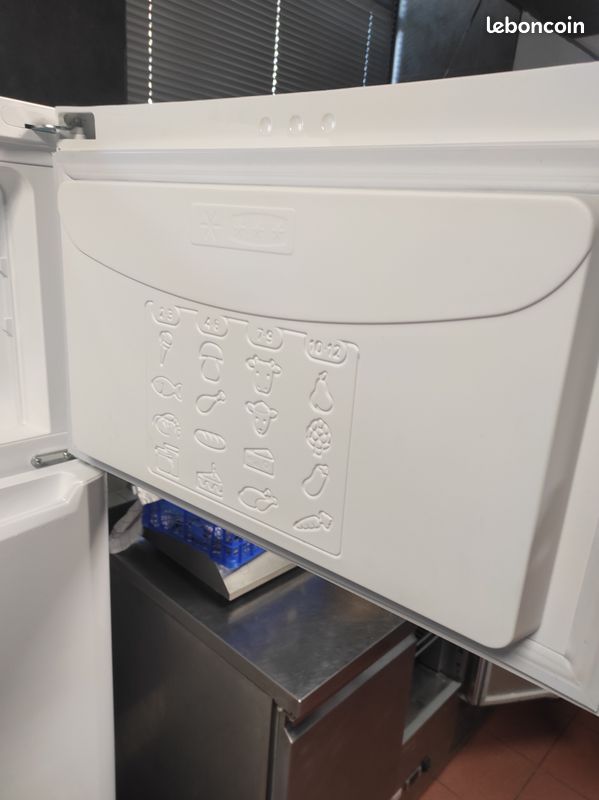 Frigo Neuf Indesit 416 L (image 3)