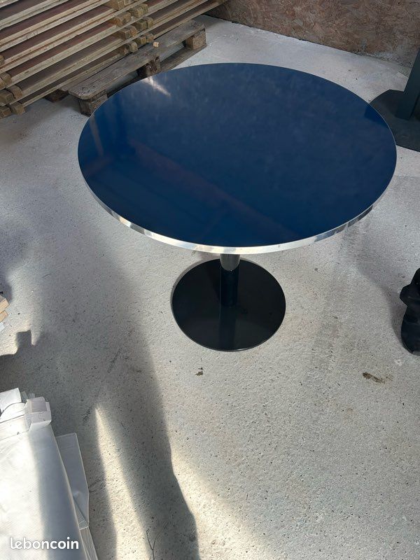 Table extérieur (image 1)