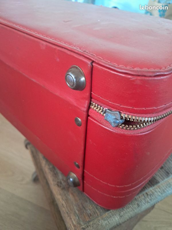 Petit sac ancien de maquillage de couleur rouge (image 2)