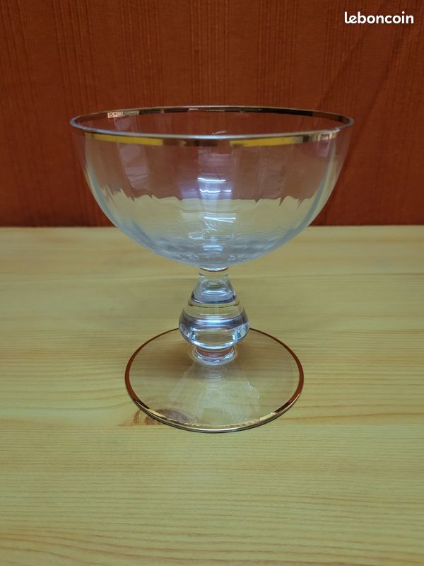 Lot de 5 Verres à Pied avec Bordures Doré (image 3)