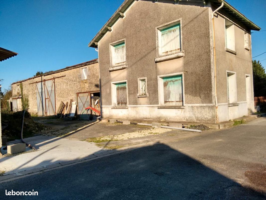 Local commercial 7 pièces 800 m² · à Corme-Royal · 800 m² · 1 500 000 €