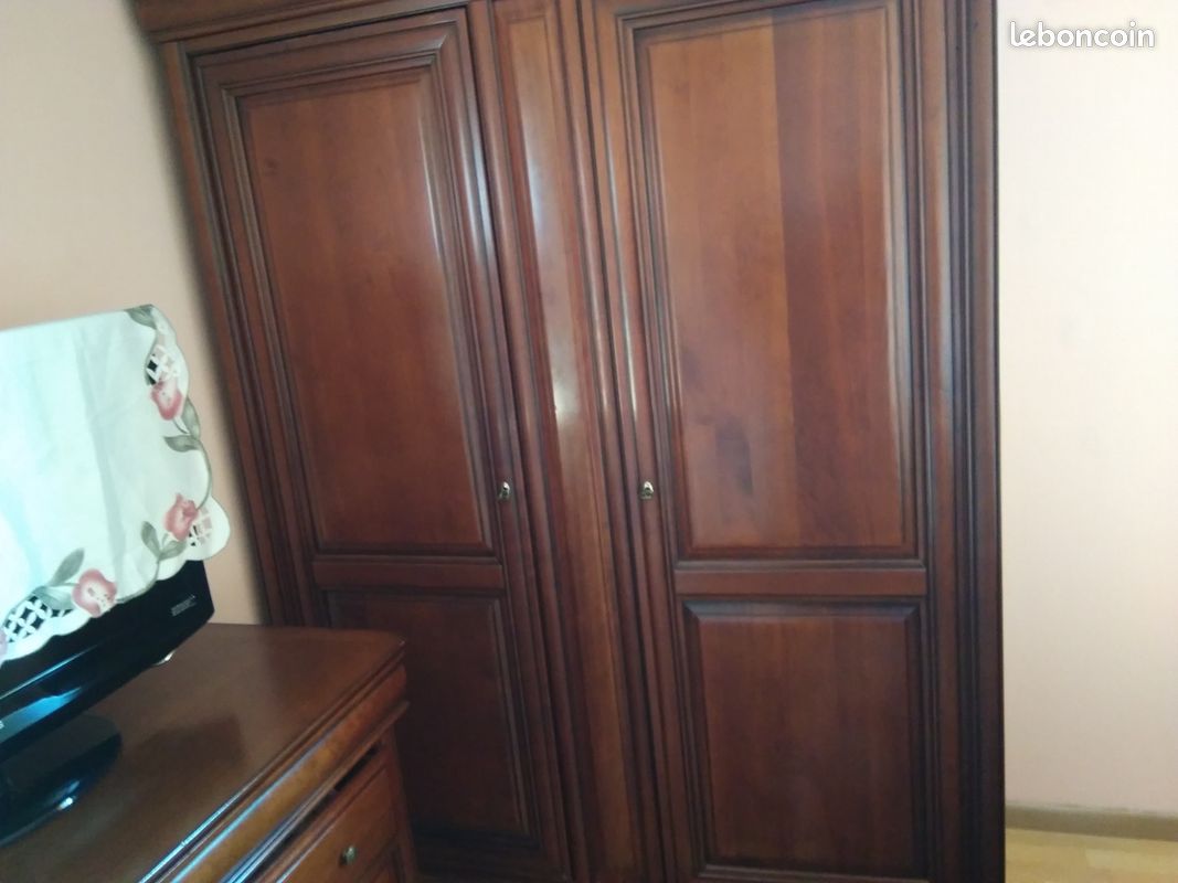 Magnifique chambre à coucher complète en merisier – Excellent état (image 1)