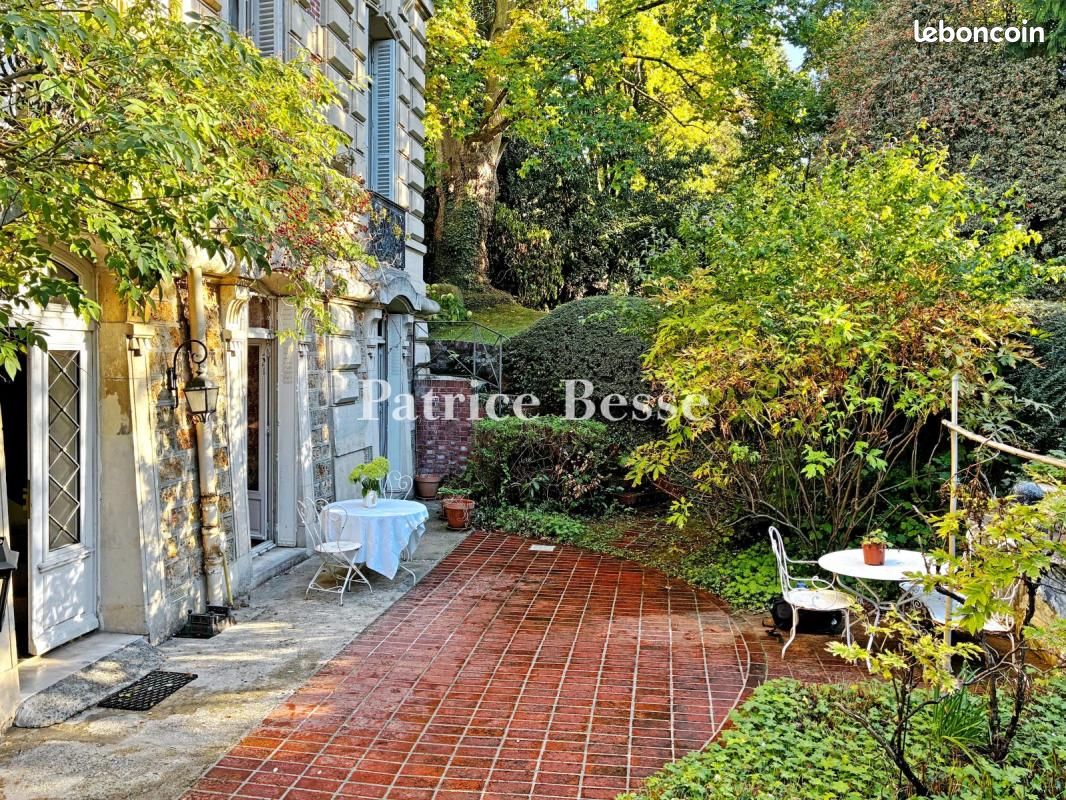 Appartement 8 pièces 210 m² · à Marnes-la-Coquette · 210 m² · 1 300 000 €