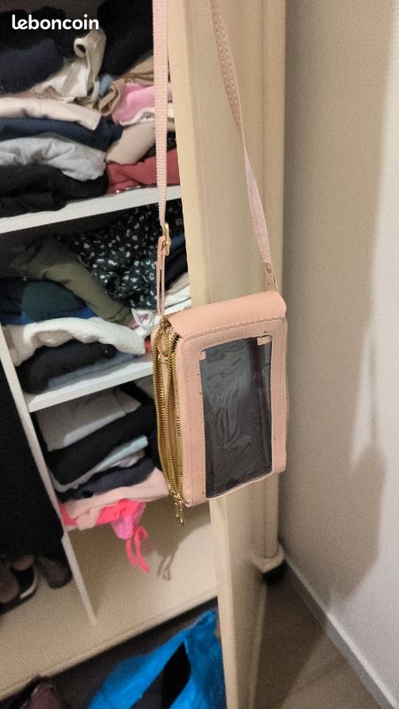 Sac de différentes tailles et de forme mais très pratique pr le téléphone et mettre des choses (image 7)