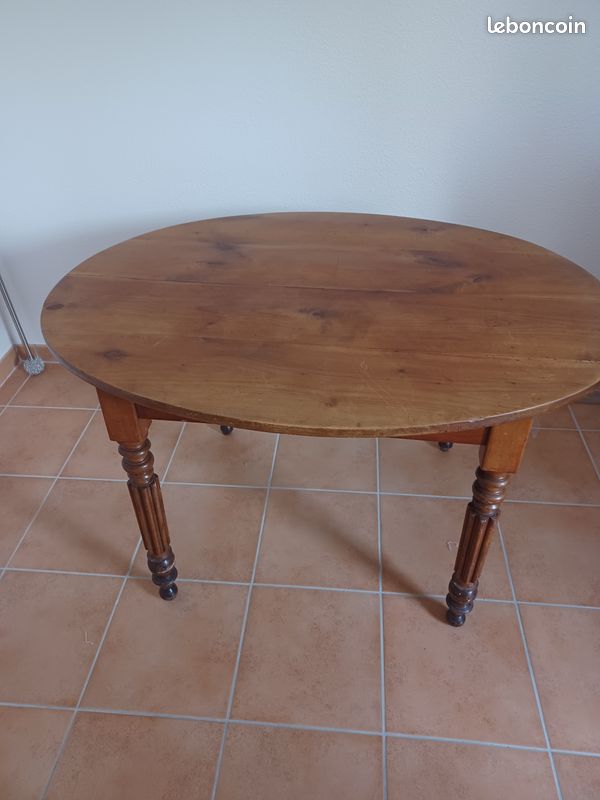 Table en bois (image 1)