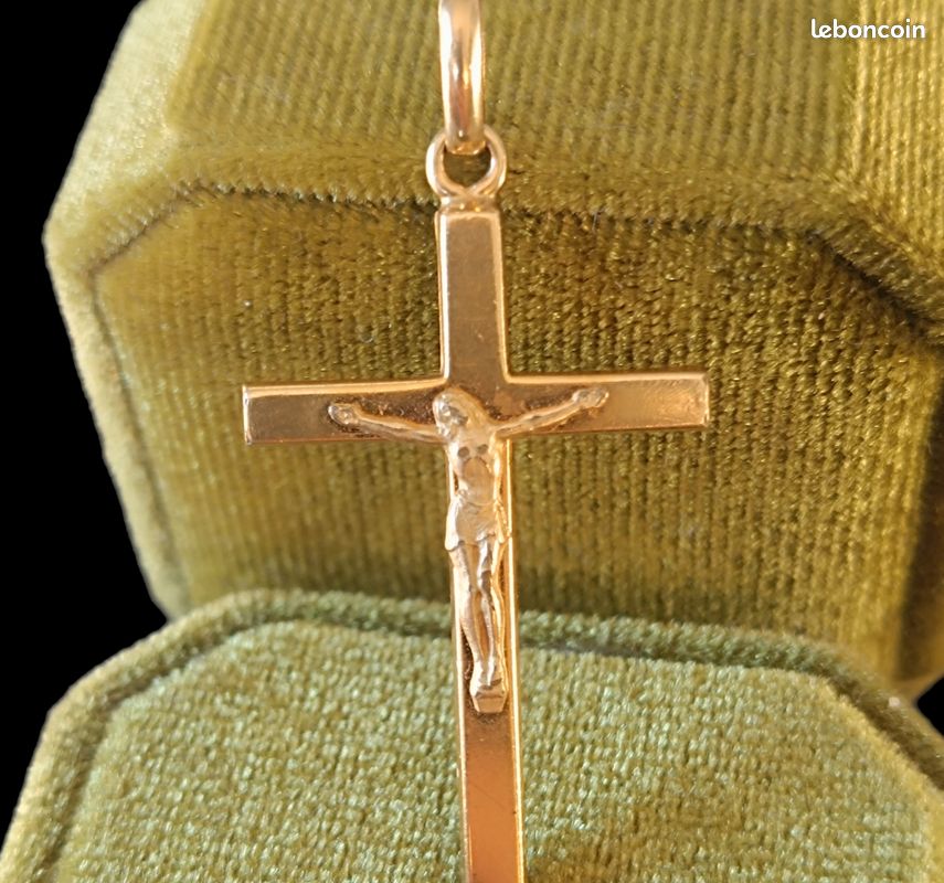 Croix Religieuse Vintage Avec Christ – Plaqué Or Jaune – Bijou De Collection